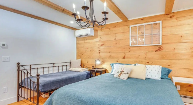 Коттедж Walkable North Woodstock Home on Main Street!