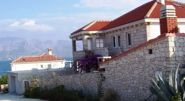 Apartments Vig, Book Apartment Brac Island Omiš