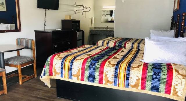 Четырёхместный номер Classic Linwood Motel