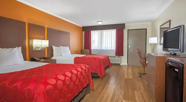Номер Executive Ramada by Wyndham Tampa Westshore Airport South