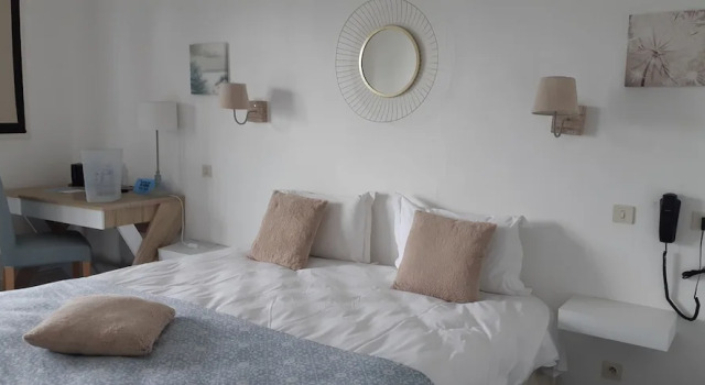 Двухместный номер Comfort с балконом Logis Hôtel le Relais du Bas Limousin
