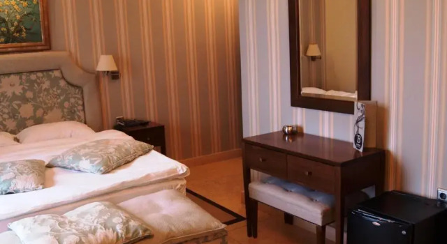 Полулюкс La Boheme Hotel