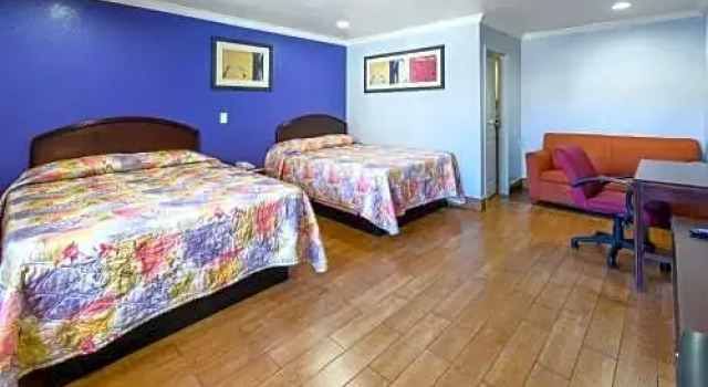 Четырёхместный номер Standard Hyland Inn Long Beach