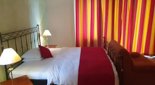 Трёхместный номер Comfort Hotel-Events Adlerpalast
