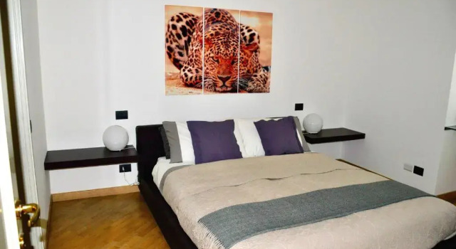 CHARMING COMO - Apartment downtown in the pedestrian area with 2 double bedrooms and 2 complete bathrooms a spacious living room and full equipped kitchen, Забронировать Апартаменты/квартира Апартаменты Комо, рядом с Площадь Кавур, Апартаменты/квартира