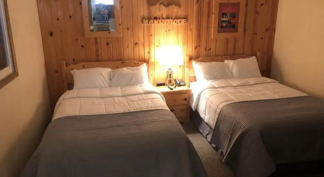 Четырёхместный номер Comfort Holiday Motel
