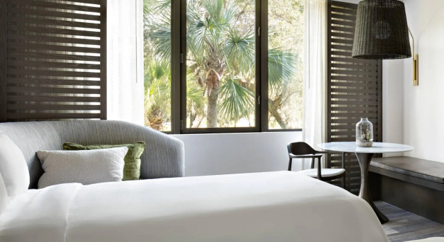 Четырёхместный номер Standard с красивым видом из окна Sawgrass Marriott Golf Resort & Spa