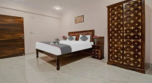 OYO Townhouse 1115 The Circle Airport, Забронировать Отель Отели штата Раджастхана 4 звезды, 4*