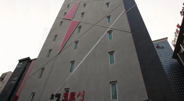 Crossing Hotel