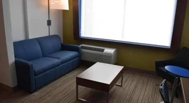 Двухместный люкс Holiday Inn Express & Suites - Boston South - Randolph by IHG