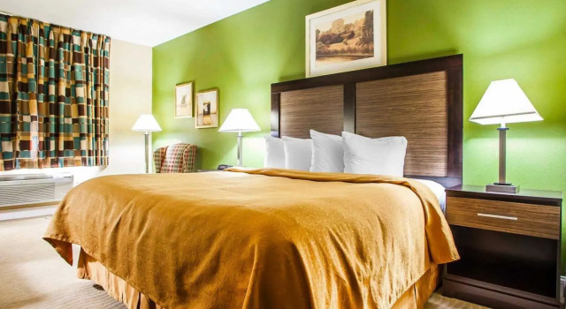 Номер Standard Quality Inn & Suites Champaign North - Urbana