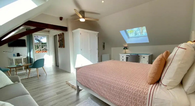 Люкс Sans Souci Bed and Breakfast with Luxe Heated Pool