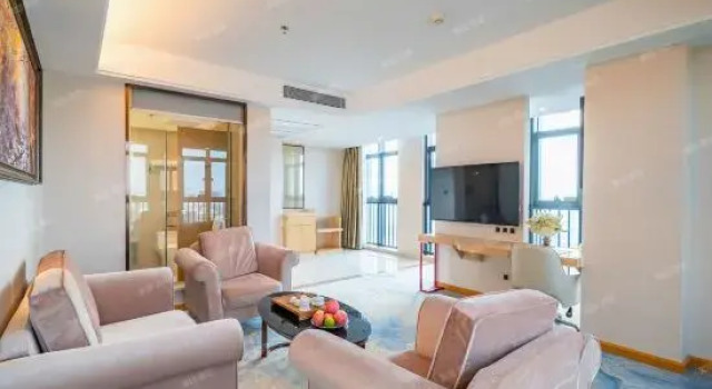Люкс Vienna International Hotel (Danzhou Dingshang Square)
