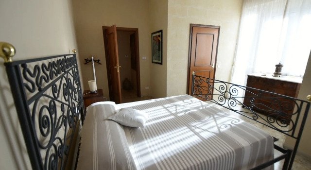 B&B "Lo Straniero", Забронировать Отель «постель и завтрак» Отели Матера с завтраком, рядом с Центральный вокзал Матера, Завтраки