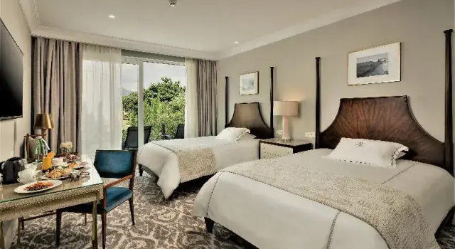 Двухместный номер Deluxe с балконом Royal Blue Hotel