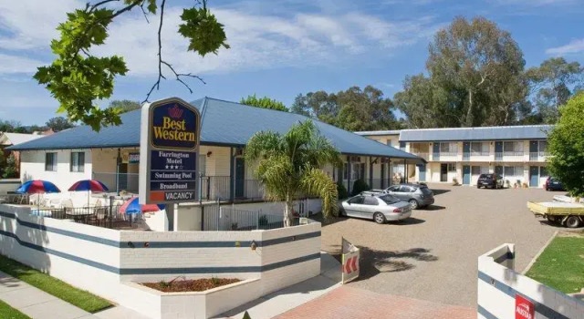 Кровать в общем номере Tumut Farrington motel
