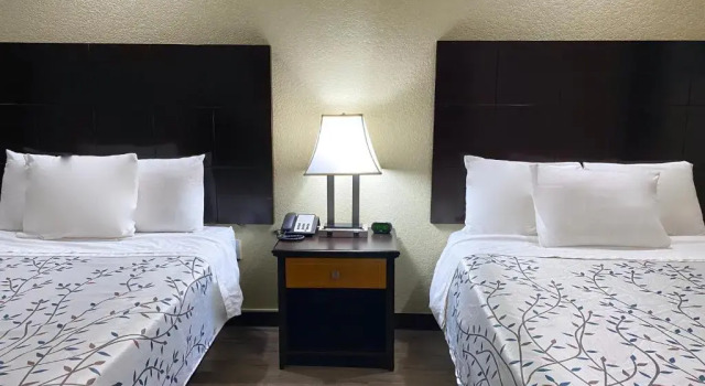Четырёхместный номер Standard Travelers Inn Elizabeth City