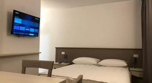 Полулюкс Hotel Italia