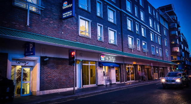 Travelodge Stephens Green, Забронировать Отель Отели Дублина 3 звезды, рядом с Городская усадьба Пауэрскортов, 3*
