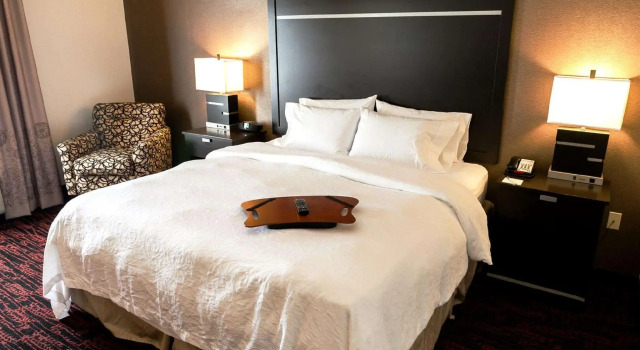 Двухместный номер для некурящих with sofa Hampton Inn & Suites Tulsa/Tulsa Hills