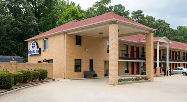 Кровать в общем номере Knights Inn Elizabethtown