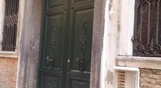 Elegant Apartment with Lift in 17th-Century Palace, Walk to St Marks Square, Забронировать Апартаменты/квартира Апартаменты Венеции, рядом с Церковь Святого Георгия Великого, Апартаменты/квартира