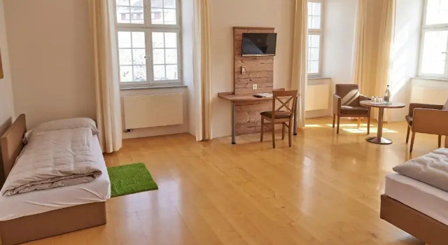 Трёхместный номер Standard Klosterhotel Kreuz