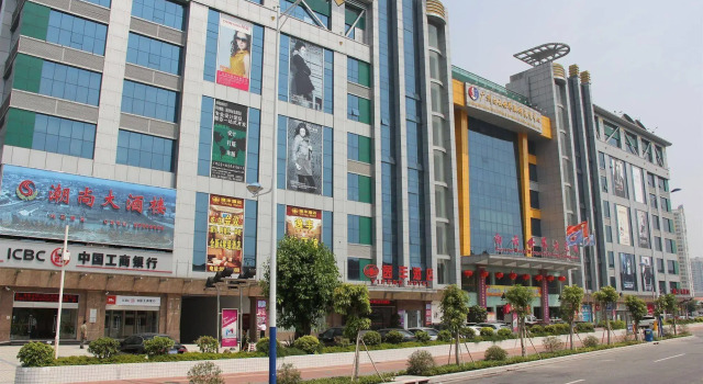 YiFeng Hotel, Boek Hotel Hotels in Guangdong met parkeren, Parkeren
