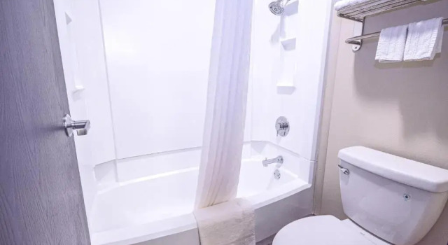 Номер Standard Days Inn & Suites by Wyndham Wisconsin Dells