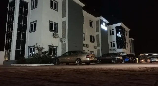 Boston Hills Resort & Hotel Ltd, Rezervovat Lázně / Resort Onitsha 