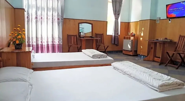 Четырёхместный номер Standard с балконом Cao Nguyen Hotel - Gia Lai