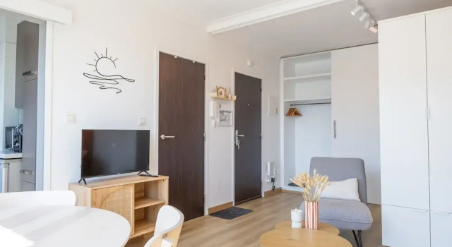 Modern Studio on the 8th Floor Near the sea, Prenota Hotel Hotel a Fiandre Occidentali con parcheggio, Parcheggio