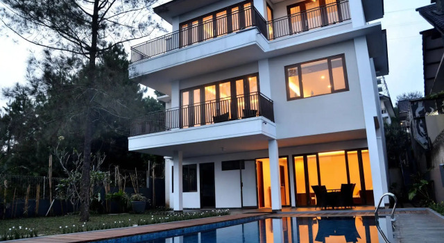 Breeze Blows City View Villa 4 Bedrooms and 1 Familly Bedroom With a Private Heated Swimming Pool and a Billiard Table, Book Hotel Hotels in Cimenyan with a Pool, Swimming Pool