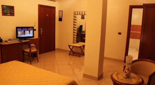 Трёхместный номер Economy Ranch Palace Hotel