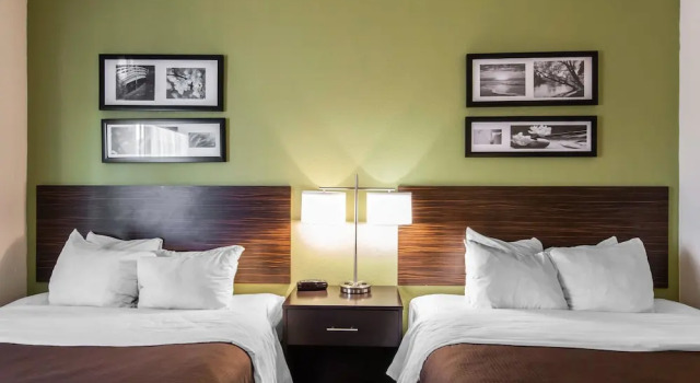 Четырёхместный номер Standard Sleep Inn Saint Charles North