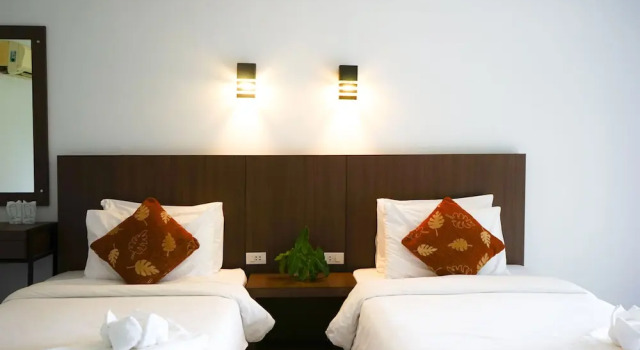 Двухместный семейный номер Standard с 2 комнатами с балконом Nakhaburi Hotel & Resort