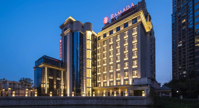 Leshan Ramada Hotel, Buchen Sie Hotel Leshan Sichuan
