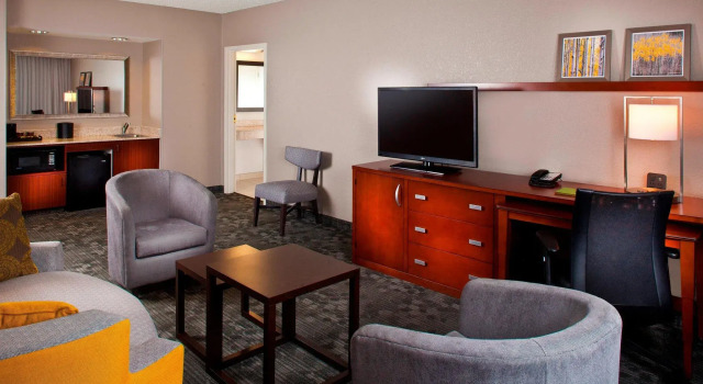 Двухместный полулюкс c 1 комнатой Courtyard by Marriott New Orleans Metairie