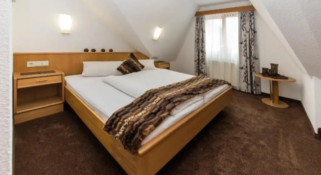 Апартаменты Hotel Idhof