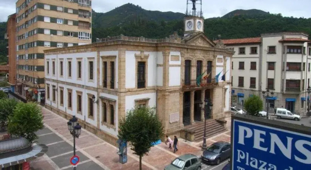 Pensión Plaza del Ayuntamiento, Prenota Hotel Cangas de Onís 