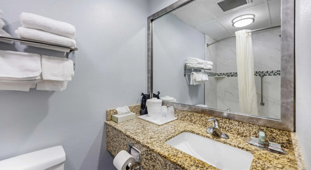 Двухместный люкс с 2 комнатами Best Western Thunderbird Motel