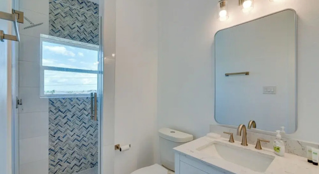Коттедж Ocean Views, Steps to Sand! Coastal Galveston Gem