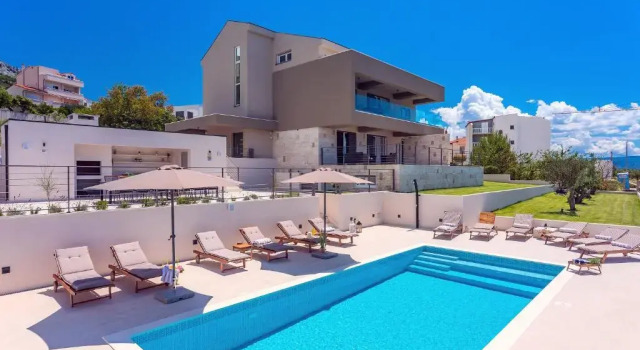 Вилла Villa Diva with 7 bedrooms, heated pool, sauna and fun zone, sea views