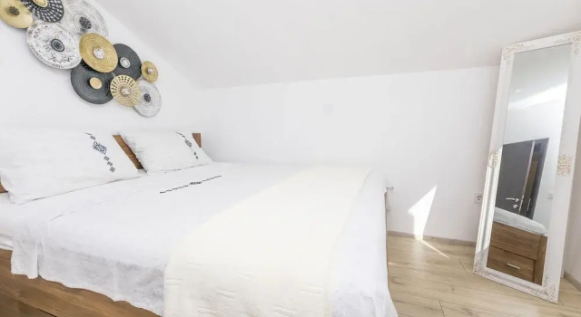 Apartments Visnja, Забронировать Апартаменты/квартира Рогозница Шибенско-Книнская жупания