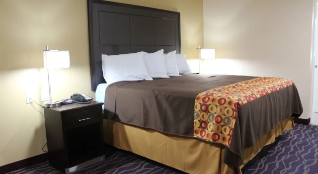 Люкс Express Inn and Suites