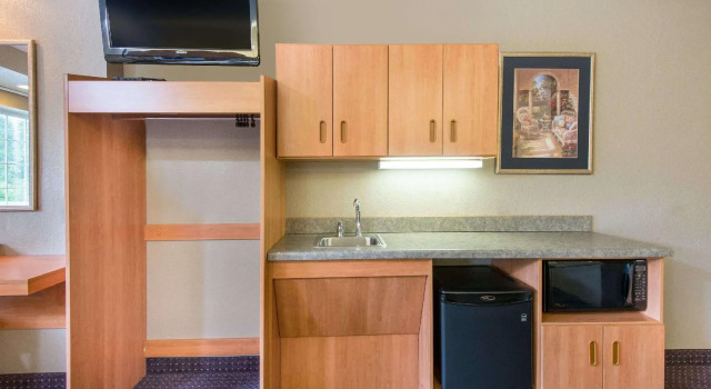 Двухместный номер Standard Microtel Inn & Suites by Wyndham Hazelton/Bruceton Mills