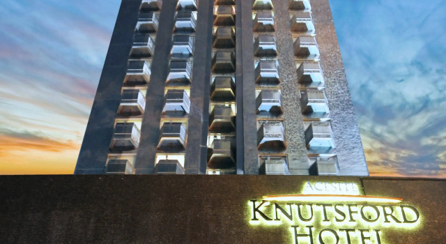 Nuts Hotel