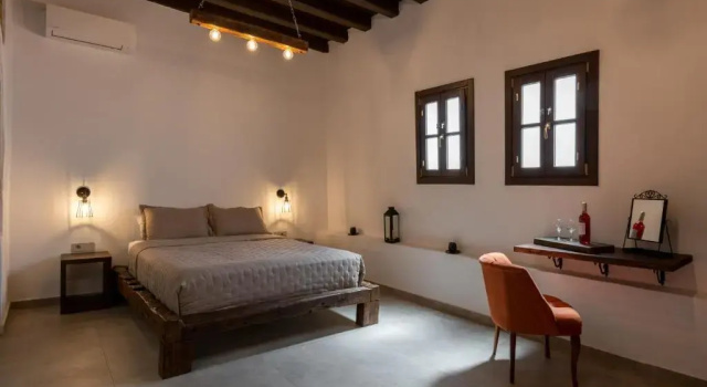 Люкс с красивым видом из окна Ancient Knights Luxury Suites