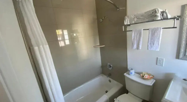 Номер Deluxe Town and Country Inn