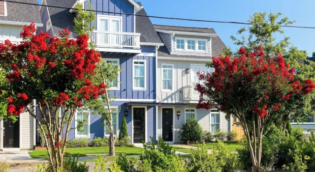 Barbara & Linda by Avantstay Stylish 2 Home Buyout in Heart of Nashville, Book Feriehus Sommerhuse i Tennessee, Hytte